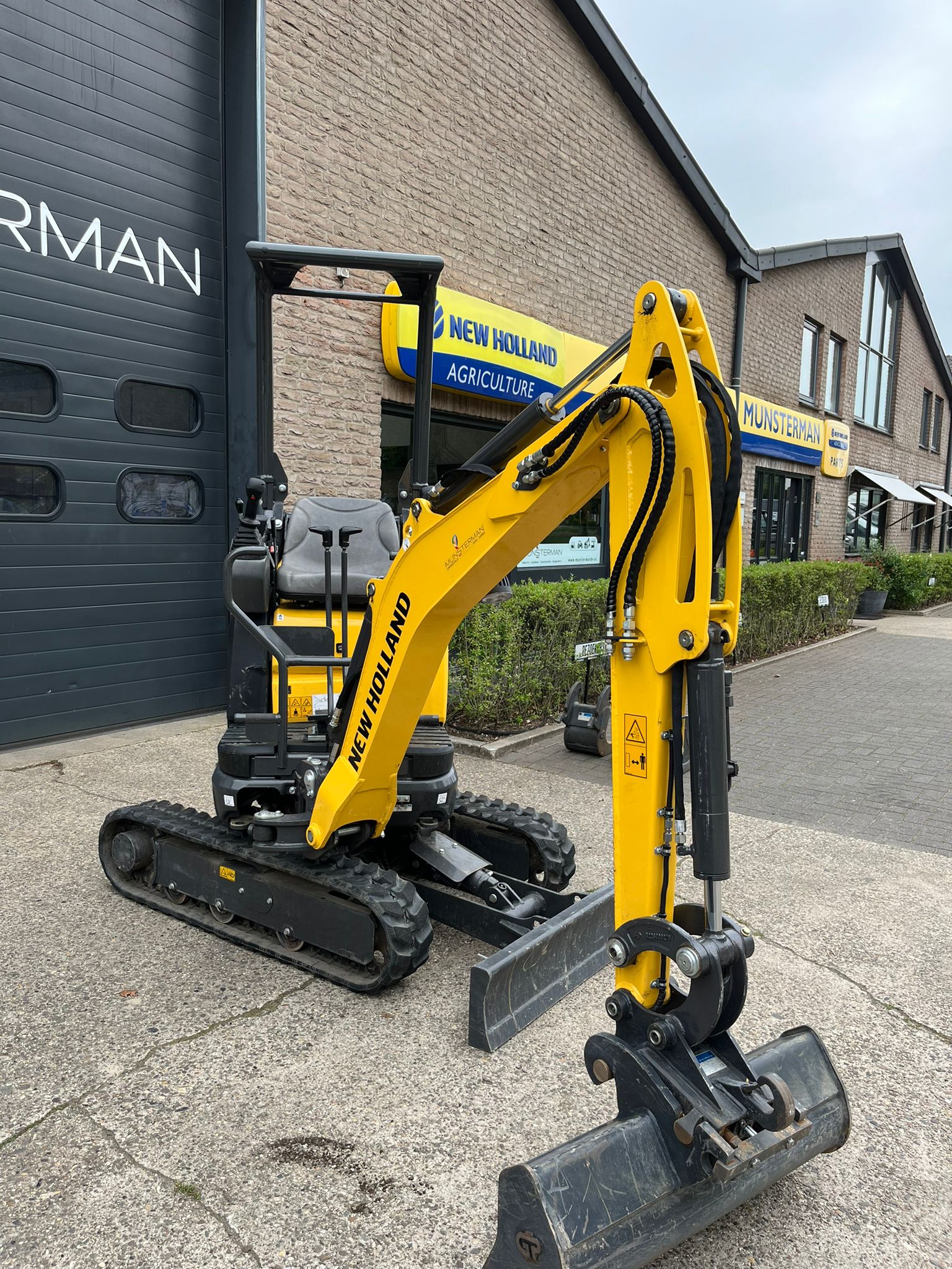 82b303f7 5ab4 4214 B68a 3809288fbbd3