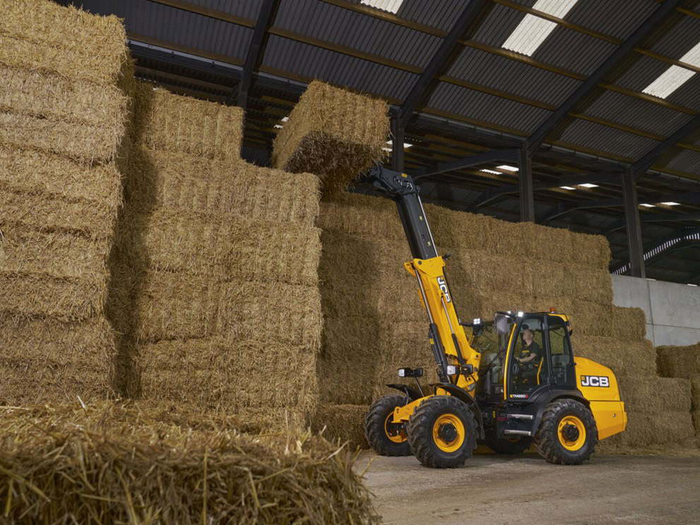 Tm280s+lifting+a+bale+on+a+stack