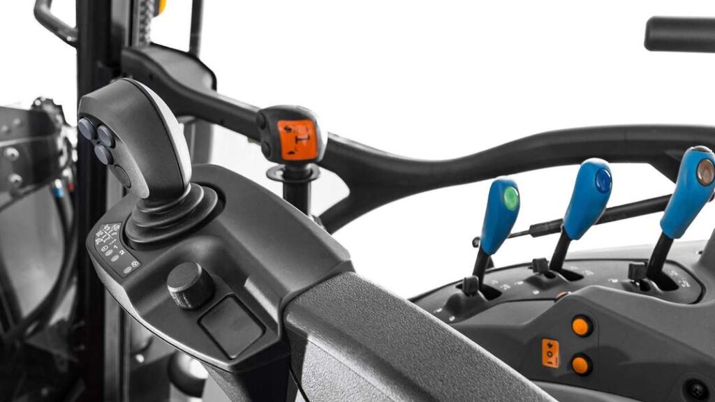 New Holland T5 Electro Command With 8 Speed Intellishift 02